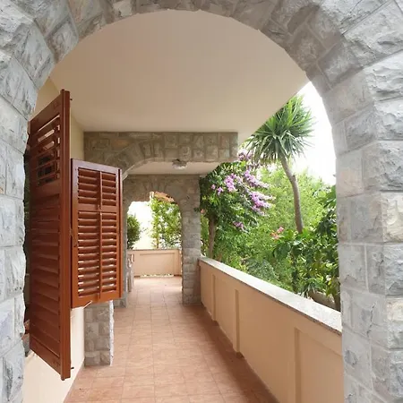 Apartments Davorka Banjol Exterior photo